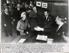 1950 Press Photo Princess Josephine Charlotte casts vote at election in Belgium picture