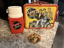 VINTAGE “HAPPY DAYS” METAL LUNCHBOX w/ THERMOS ‘76 & Button picture