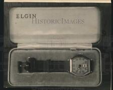 1921 Press Photo Elgin wristwatch in a case - pia02076 picture
