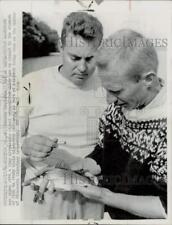 1964 Press Photo H. Francis Henderson, Aide with Tiny Transmitter to Track Fish picture
