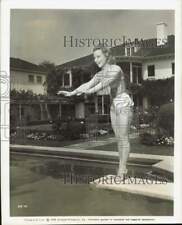 1948 Press Photo Actress Sonja Henie at pool at her home near Los Angeles picture