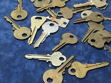 LOT OF 38 KEYS DIFFERENT BRANDS, SHAPES, ETC WITH STORAGE TIN picture