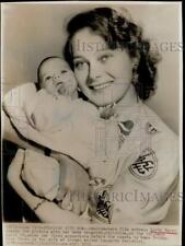 1953 Press Photo Swedish actress Marta Toren and baby, Christina, in Rome. picture