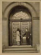 1940 Press Photo First woman entering the Harvard Club in Boston, Massachusetts picture