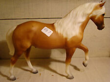 Breyer Horse Tesoro Palomino #867 Beautiful Condition Don't Let This Get Away picture