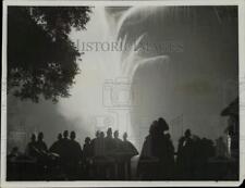 1922 Press Photo Crowd observes Fourth of July fireworks at the Crystal Palace picture