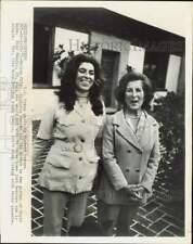 1973 Press Photo Victoria Mendez and her mother in garden of home in Mexico City picture