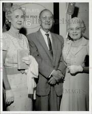 1962 Press Photo Mr. & Mrs. Victor Alessandro, Maree Schaffer at Alley Theatre picture