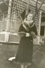 G958 Original Vintage Photo WOMAN IN FUR TRIMMED COAT c 1920's 30's picture