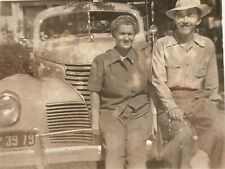 CE) Photograph 1930's Cute Older Couple Sitting On Old Car Artistic Small Photo picture