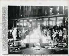 1968 Press Photo Demonstrators stoke a bonfire at the Student Union, Berkeley CA picture