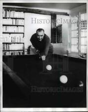 1970 Press Photo Pres. Georges Pompidou plays Billiards Orvilliers, France picture