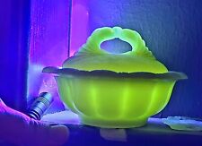 Rare Aladdin Lamp Co. Alacite Vintage Glass Covered Powder Bowl with Lid picture
