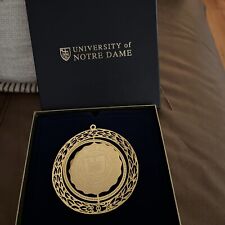 UNIVERSITY of NOTRE DAME CHRISTMAS ORNAMENT Round Gold Plate 3D picture