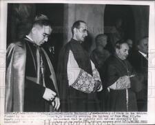 1954 Press Photo Vatican City Msgr Giovan B Montini & priests - nee02777 picture