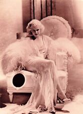 Jean Harlow Sitting in Chair Photo Celebrity Model Hollywood Actress Postcard picture