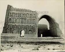 Press Photo Arch of Antiquity, brick arch, located south of Baghdad. - kfx66319 picture