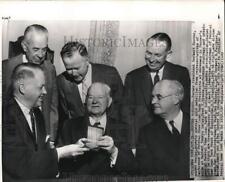 1957 Press Photo Herbert Hoover gets Conference of Federal Home Loan award, N.Y. picture