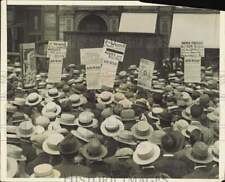 1929 Press Photo Workers gather to protest in Union Square, New York City picture