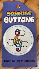 Vintage 1983 SONRISE BUTTONS, SONRISE CREATIONS Rainbow Treble Clef Button-new picture