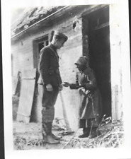 Orig. WWI 6 x 9 Signal Corp photo of American questions widow (people identified picture