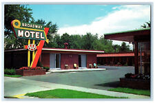 c1950's Broadway Motel, South Broadway at Iowa Denver, Colorado CO Postcard picture