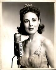 BR25 1940 Orig Photo VICKI VOLA Crime Doctor Beautiful Radio Performer Glamour picture