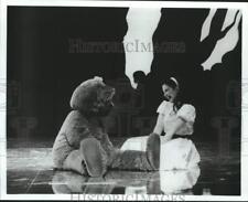 1989 Press Photo Lee Merrill in Hansel and Gretel of Houston Grand Opera picture