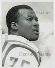 1983 Press Photo Indianapolis Colts player #75 Chris Hinton on the sidelines picture
