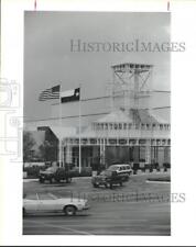 1991 Press Photo Entrance to Mall of the Mainland in Texas City signature tower picture