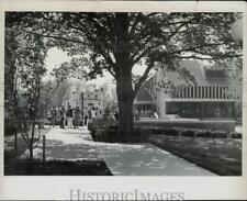 Press Photo Students at College of Our Lady of the Elms in Chicopee - sra27526 picture
