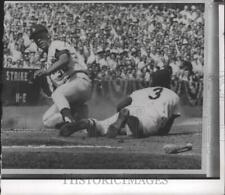 1965 Press Photo Baseball- Maury Wills slides home to safety past Willie Davis picture