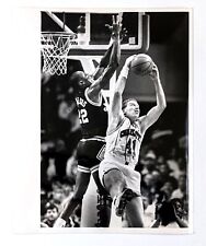 1989 Tim Kempton Charlotte Hornets Steals Pass Dallas Mavericks VTG Press Photo picture