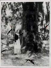 1937 Press Photo Irene Barnard Poses in Acadian Costume, St. Martinville picture