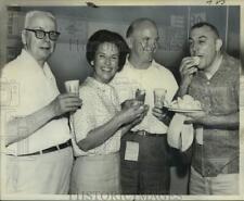 1967 Press Photo Selwyn Kershaw, Syracuse Press Club President at Clam Bake picture