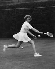 French tennis player Ginette Bucaille practising at the Wimb - 1956 Old Photo 1 picture