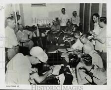 1946 Press Photo Harry Truman chats with White House correspondents in Key West picture