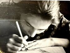 1973 Pretty Schoolgirl Writes in notebook Snapshot Vintage Amateur Photo picture