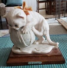 CUTE VINTAGE 1984 GIUSEPPE ARMANI KITTENS W/ BOW ON BALL OF YARN FIGURINE picture