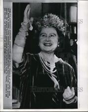 1964 Press Photo Queen Elizabeth of England - piw23703 picture