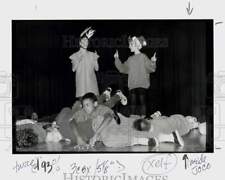 1990 Press Photo Students at Kansas State School for the Deaf rehearse for play picture