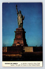 c1939 Postcard New York NY Statue of Liberty Macy Color Views picture
