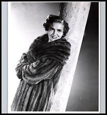 HOLLYWOOD BEAUTY HEDDA HOPPER STUNNING PORTRAIT 1951 STYLISH POSE PHOTO 95 picture