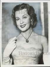 1952 Press Photo Pretty actress Arlene Dahl poses at an event - kfa52822 picture
