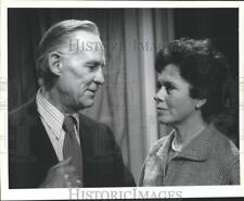 1977 Press Photo Don McLaughlin, Helen Wagner from 