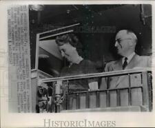 1950 Press Photo President Harry Truman visiting Stockton, Ca w/ daughter picture