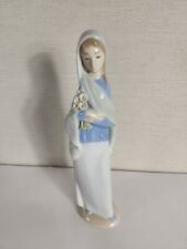 Lladro Girl Woman Holding Flowers Calla Lilies #4650 Porcelain Figurine Glossy picture