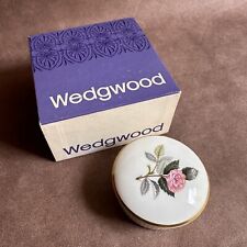 BOXED VINTAGE WEDGWOOD BONE CHINA HATHAWAY ROSE SMALL TRINNKET BOX ENGLAND picture
