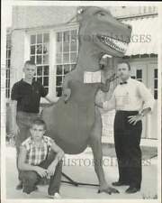 1961 Press Photo Henry W. Hauffe of Alief School with Dinosaur Teaching Aid picture