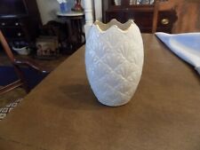 VIINTAGE LENOX USA JACQUARD IVORY VASE WITH GOLD SCALLOPED RIM picture
